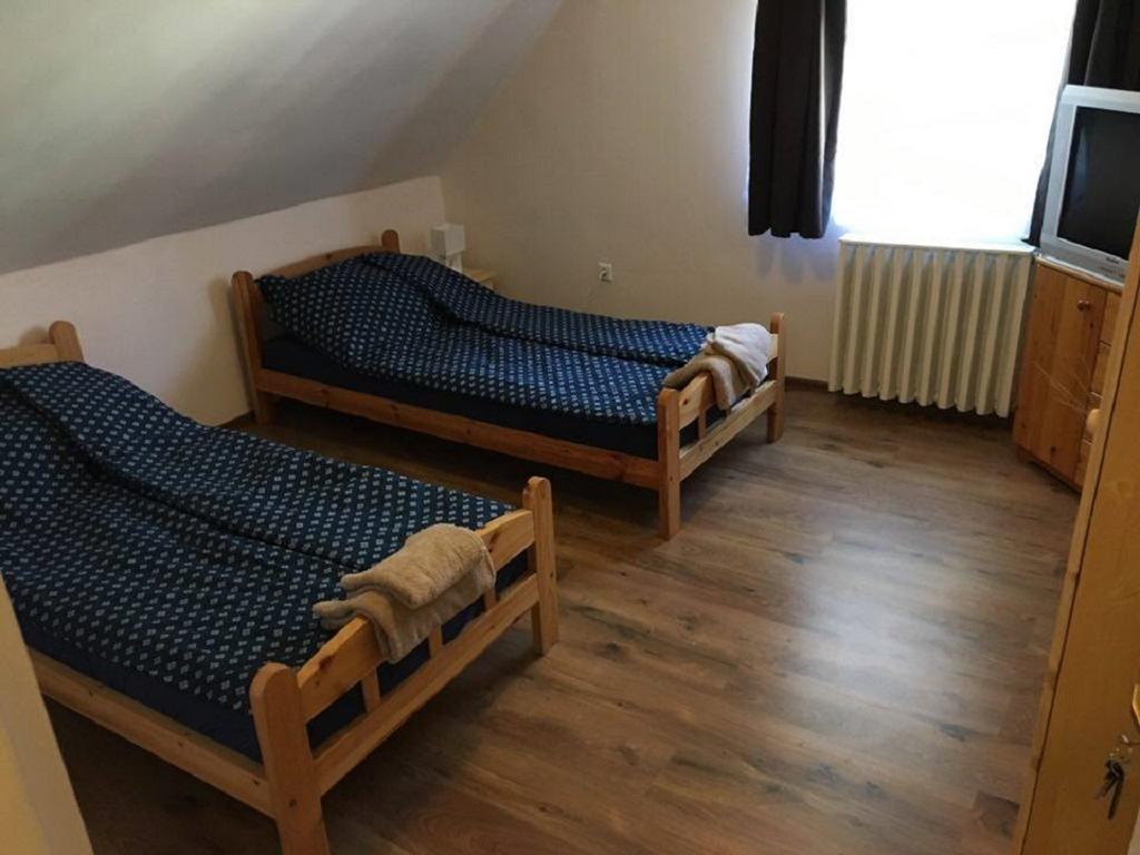 Fitt Maganszallashely Sásd Екстериор снимка