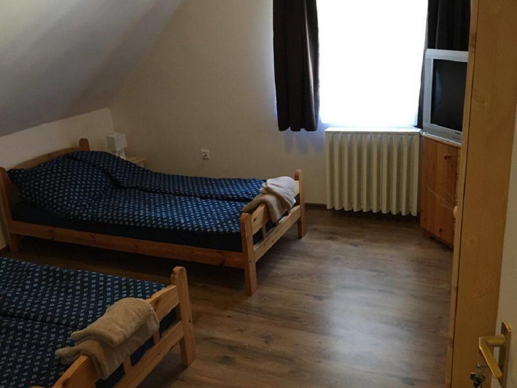 Fitt Maganszallashely Sásd Екстериор снимка